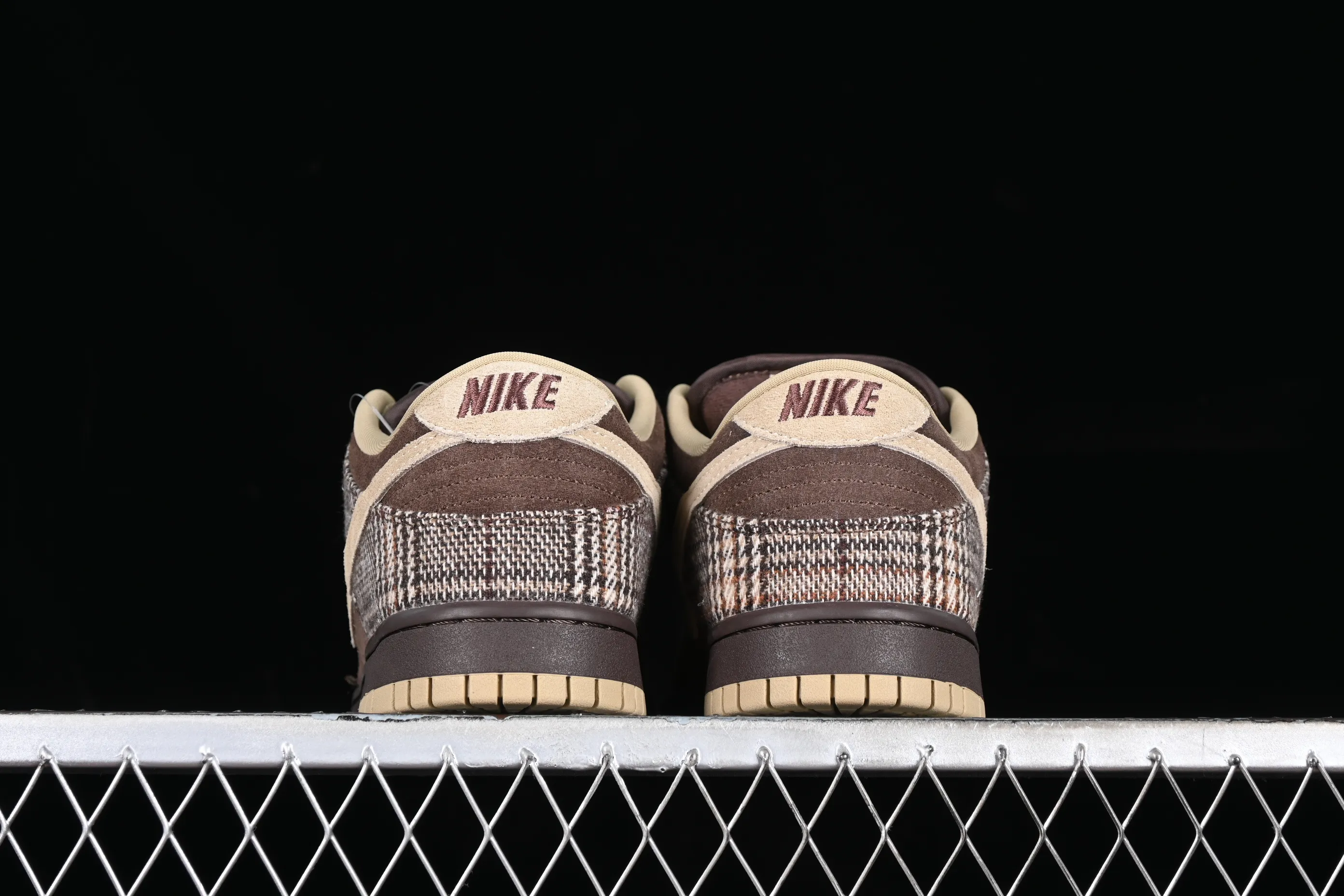 All Categories Nk SB Dunk Series Nk SB Dunk Low Low-top sneakers Pure original Nk SB Dunk Low Brown plaid SB smashed backboard fashion casual sneakers 304292-223